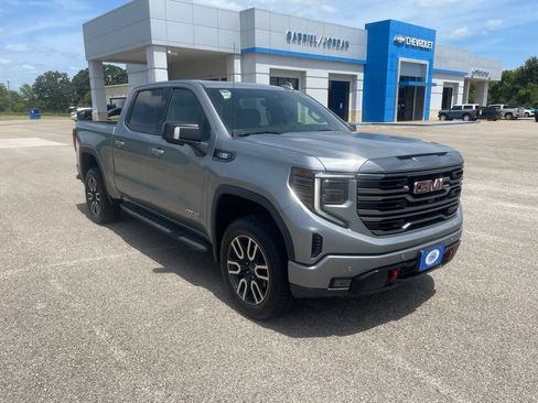 Used 2023 GMC Sierra 1500 AT4 w/ AT4 Premium Package AWD/4WD image 9