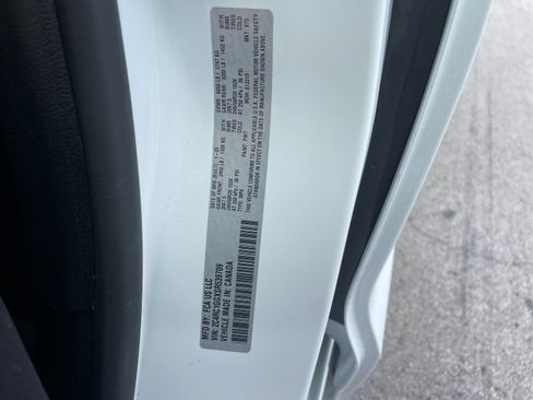 Used 2025 Chrysler Pacifica Limited FWD image 34