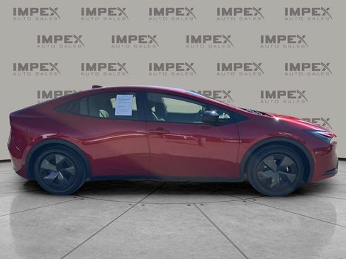 Used 2024 Toyota Prius LE FWD image 6