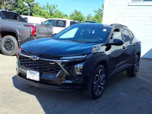 Certified 2025 Chevrolet Trax RS w/ Driver Confidence Package FWD image 3