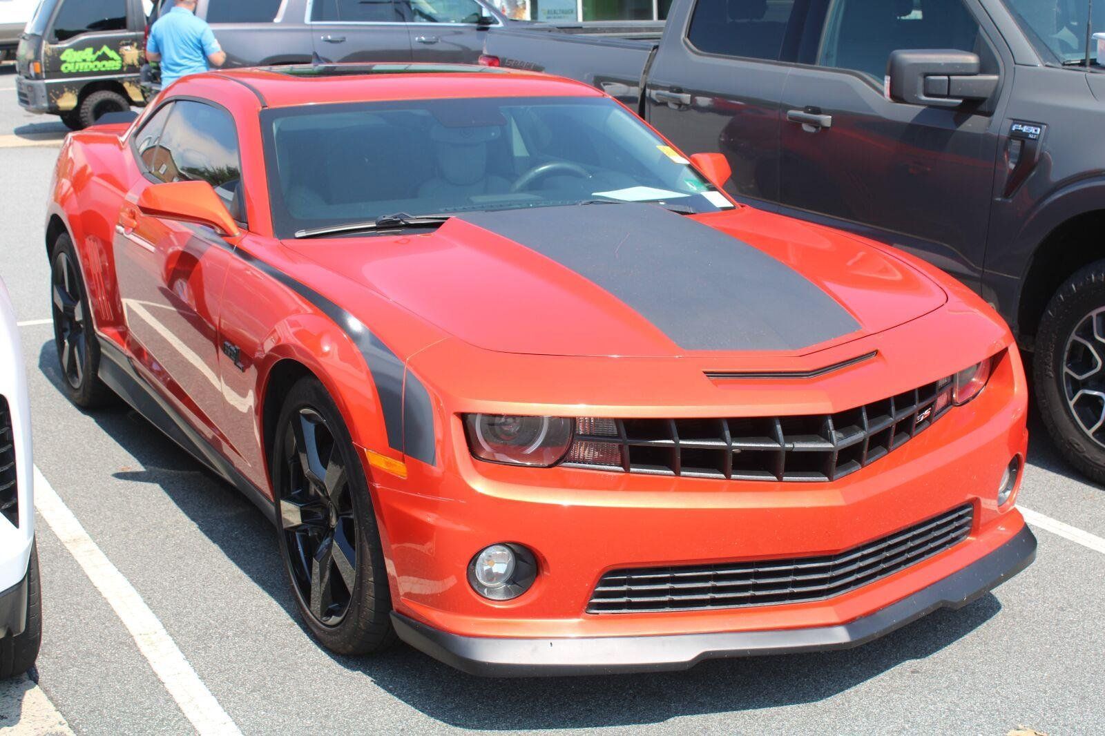 Used 2011 Chevrolet Camaro SS w/ LPO, Ground Effects Package RWD image 3