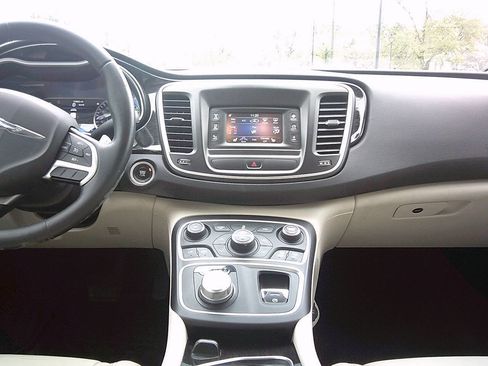 Used 2015 Chrysler 200 C image 9