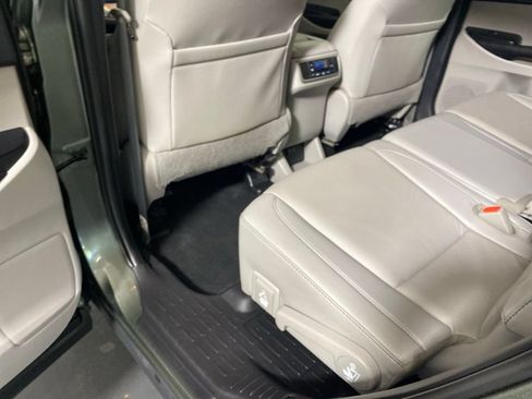 Used 2019 Toyota Highlander XLE AWD/4WD image 29
