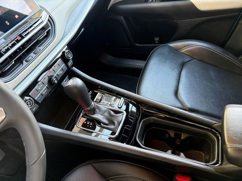 Used 2025 Jeep Compass Limited image 41