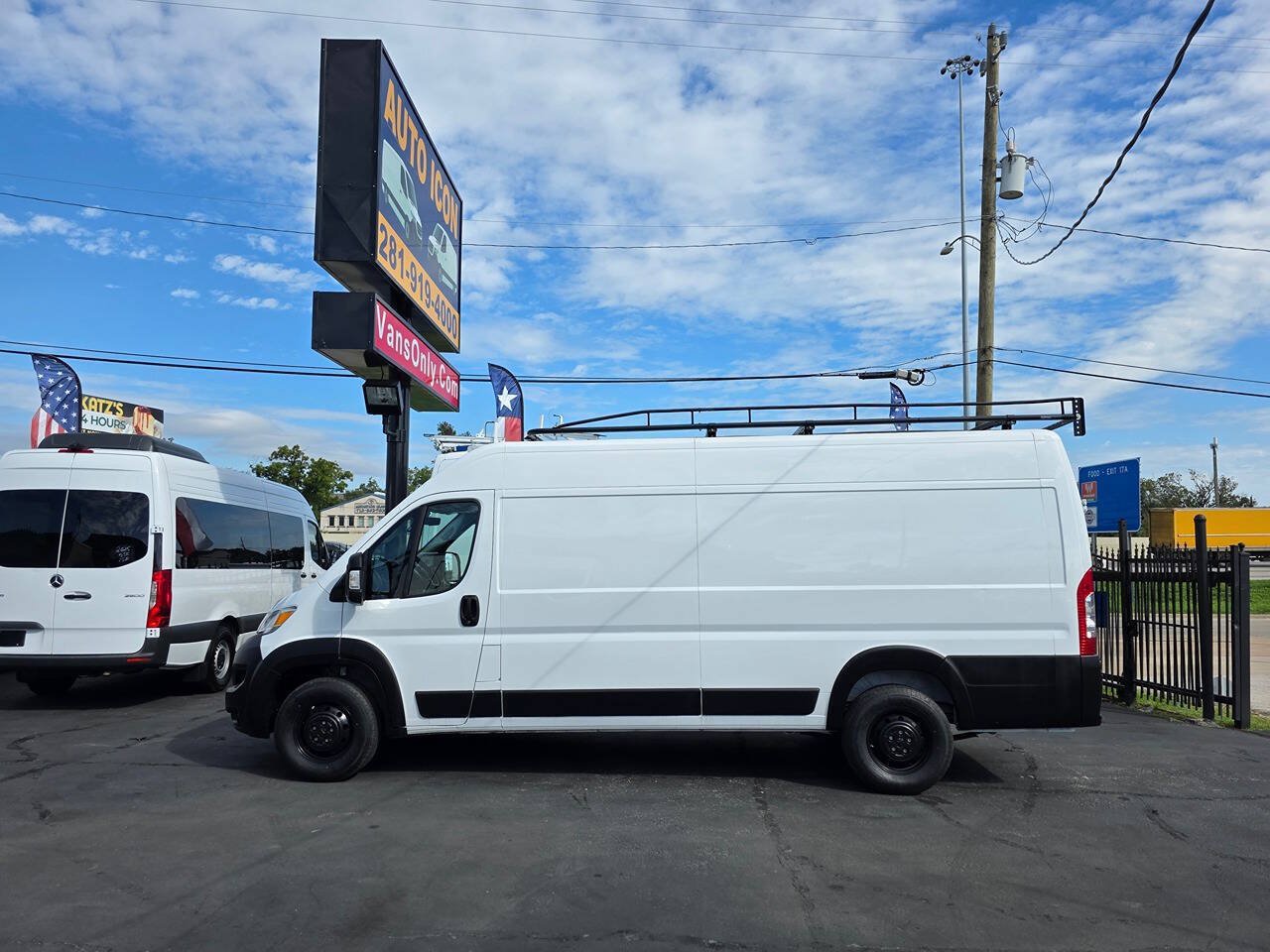 Used 2023 RAM ProMaster 3500 w/ Convenience Group FWD image 4