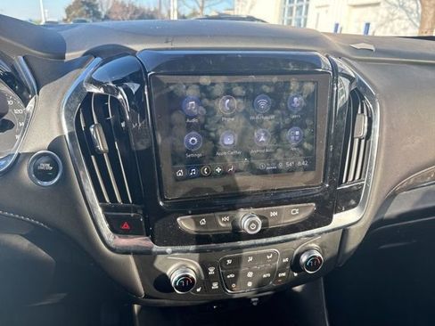 Used 2024 Chevrolet Traverse LT image 10