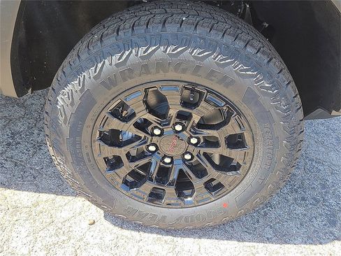 New 2026 GMC Canyon Elevation w/ Convenience Package image 7