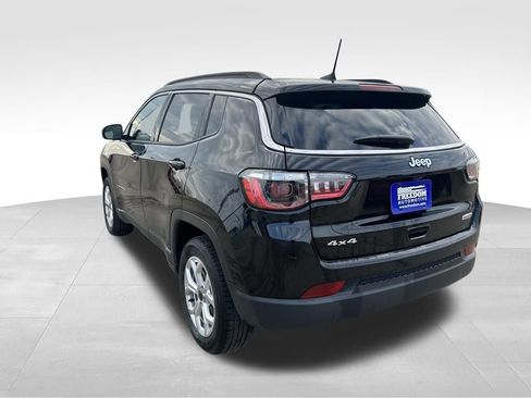 Used 2025 Jeep Compass Latitude w/ Sun & Sound Group AWD/4WD image 45
