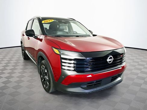 Certified 2025 Nissan Kicks SR AWD/4WD image 2