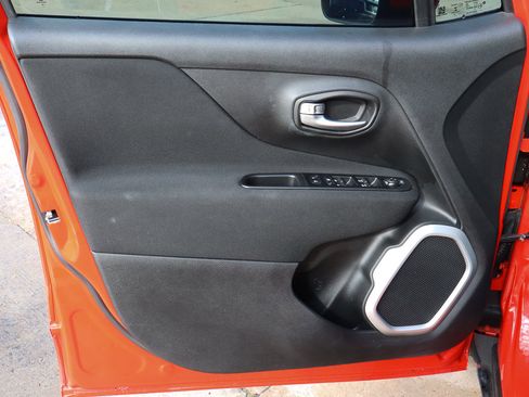 Used 2019 Jeep Renegade Latitude image 14