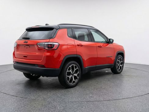 Used 2025 Jeep Compass Limited AWD/4WD image 9
