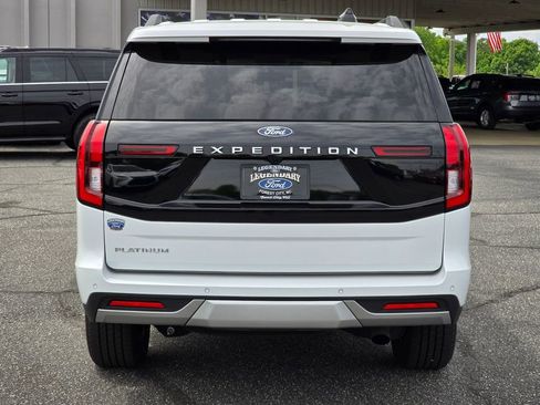 Used 2025 Ford Expedition Platinum AWD/4WD image 25