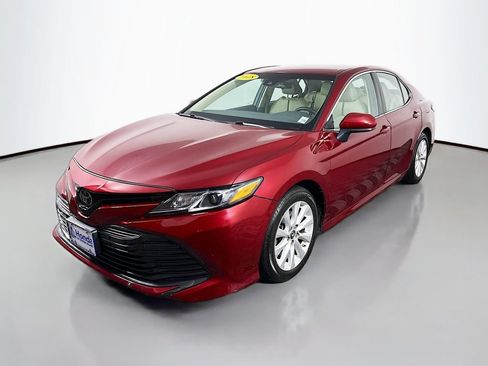 Used 2018 Toyota Camry LE FWD image 2