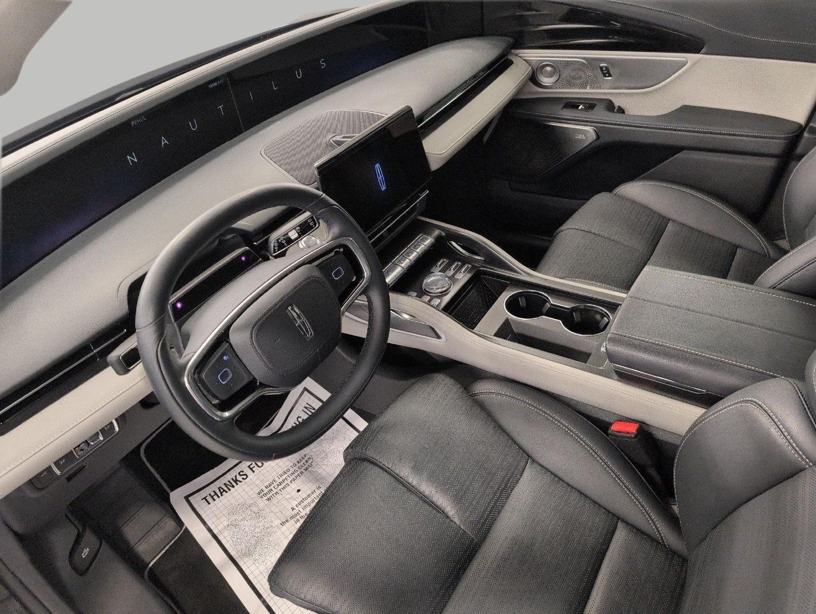 Used 2025 Lincoln Nautilus Reserve AWD/4WD image 11