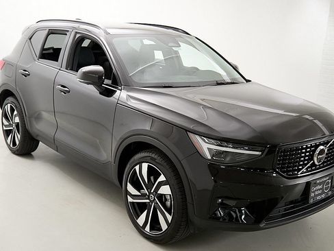 Certified 2023 Volvo XC40 B5 Ultimate w/ Protection Package Premier AWD/4WD image 4