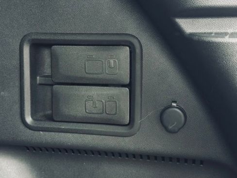 Used 2023 GMC Terrain SLT image 13