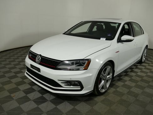 Used 2017 Volkswagen Jetta GLI image 7