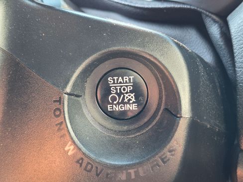 Used 2016 Jeep Renegade Limited FWD image 21