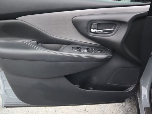 Used 2024 Nissan Murano SV w/ SV Midnight Edition Package image 17