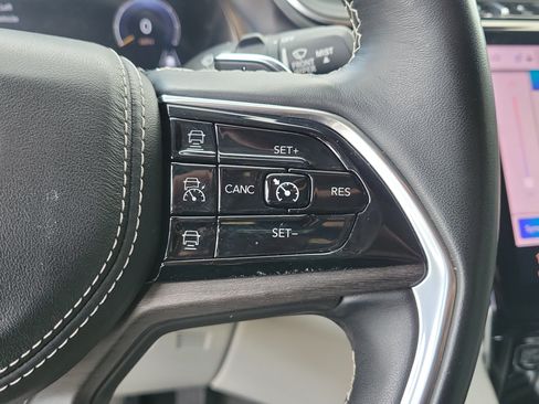Used 2022 Jeep Grand Cherokee L Overland RWD image 21