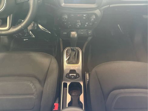 Used 2022 Jeep Renegade Latitude w/ Convenience Group AWD/4WD image 12