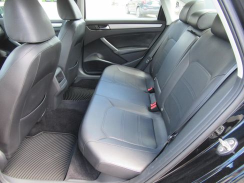 Used 2015 Volkswagen Passat 1.8T Wolfsburg Edition FWD image 29