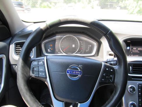 Used 2018 Volvo V60 T5 Dynamic w/ Vision Package image 47