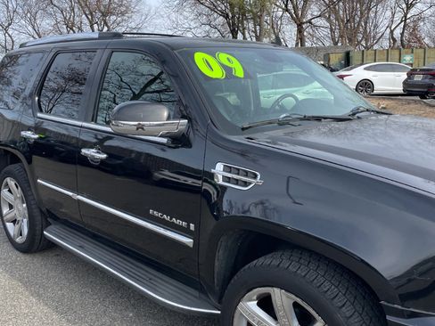 Used 2009 Cadillac Escalade AWD image 7