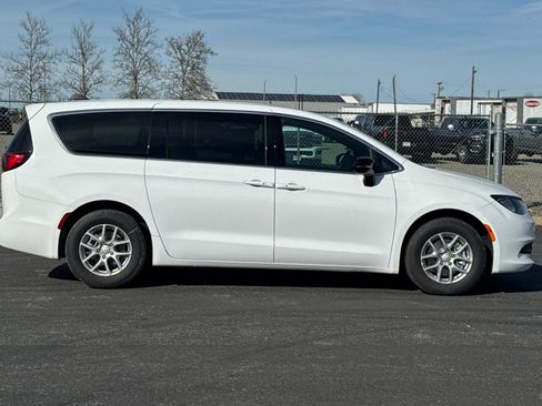New 2026 Chrysler Voyager LX image 2