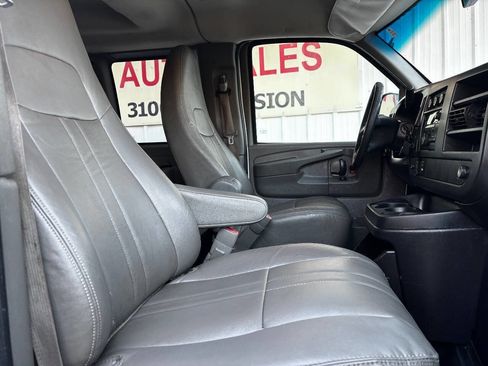 Used 2014 GMC Savana 3500 LS image 12