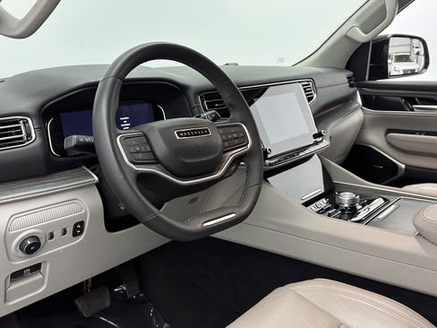 Used 2024 Jeep Wagoneer L Series II w/ Flexible Seating Group image 16