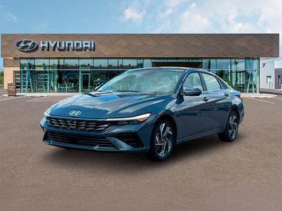 Used 2025 Hyundai Elantra Limited w/ Cargo Package