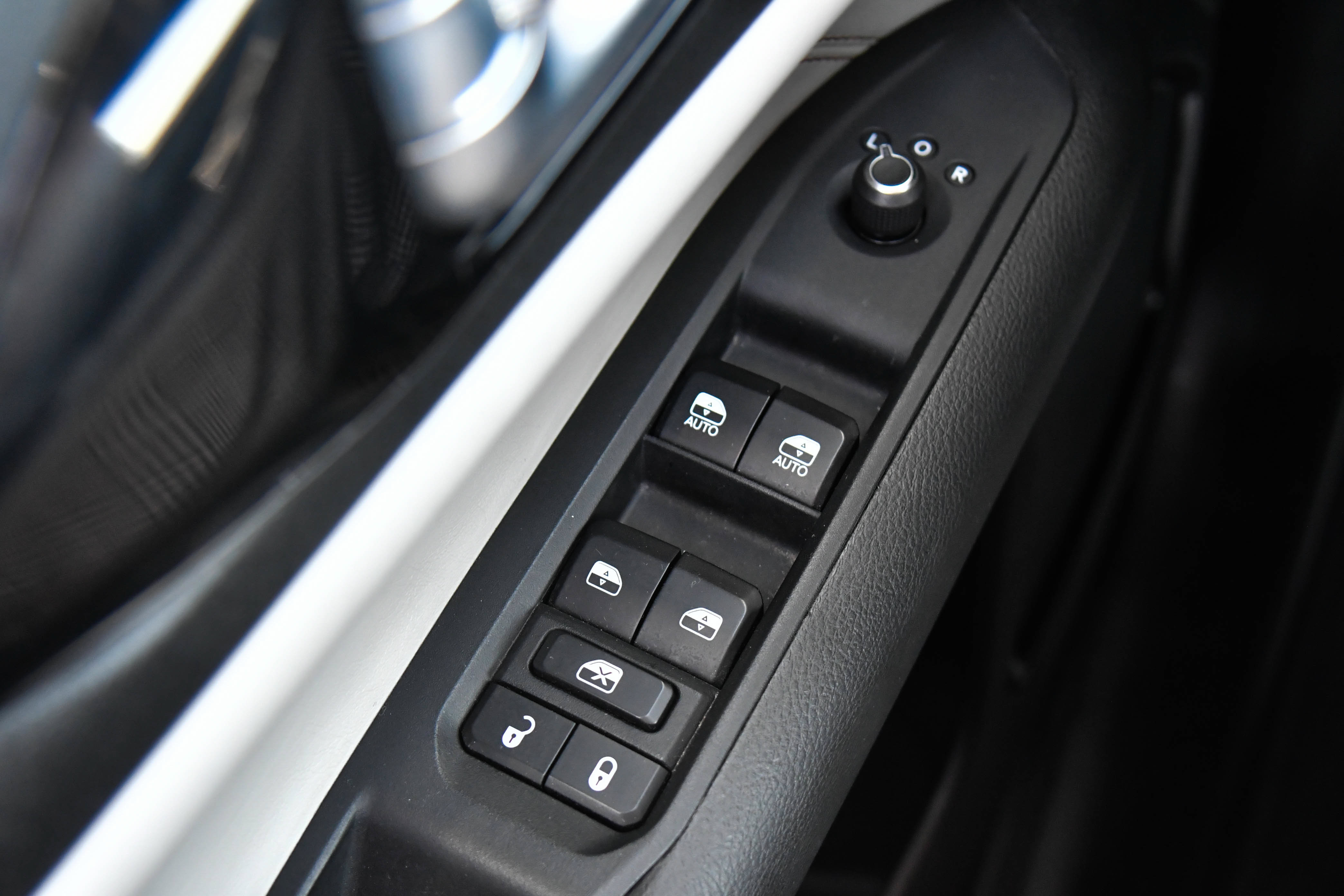 Used 2025 Jeep Compass Limited AWD/4WD image 39