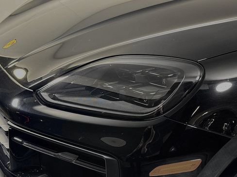 Certified 2024 Porsche Cayenne Coupe AWD/4WD image 28
