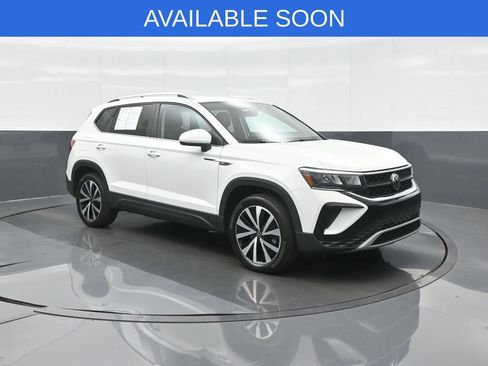 Used 2022 Volkswagen Taos SE AWD/4WD image 1