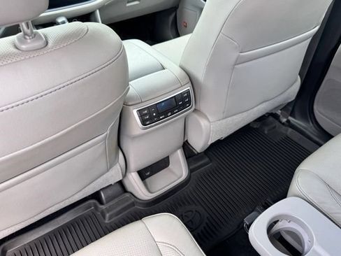 Used 2019 Toyota Highlander Limited Platinum AWD/4WD image 12