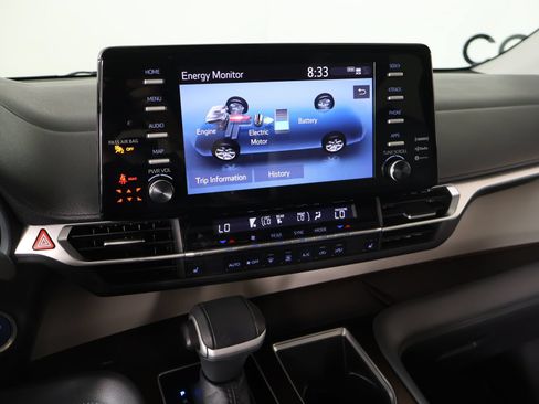 Used 2022 Toyota Sienna XLE FWD image 5