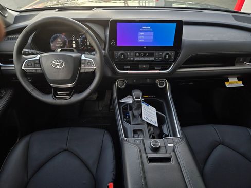 Certified 2026 Toyota Grand Highlander Platinum image 15