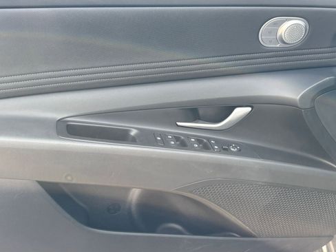 Used 2025 Hyundai Elantra Limited image 20