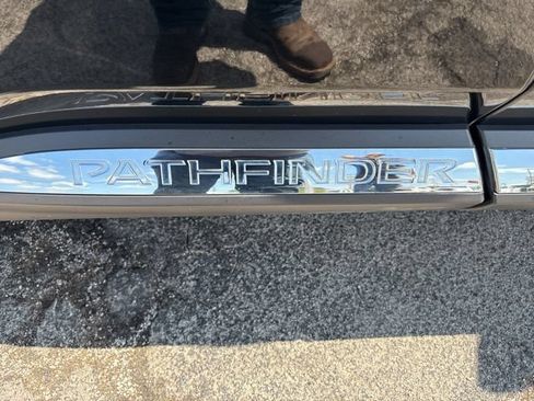 Used 2022 Nissan Pathfinder Platinum w/ Cargo Package AWD/4WD image 10