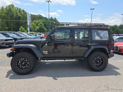 Used 2018 Jeep Wrangler Unlimited Sport AWD/4WD image 6