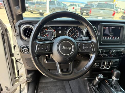 Used 2021 Jeep Wrangler Unlimited Sport AWD/4WD image 12