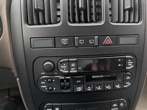 Used 2002 Chrysler Voyager eC image 29