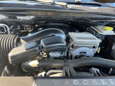 Used 2022 Jeep Wagoneer Series III w/ Flexible Seating Group image 25