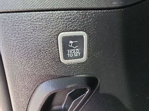 Used 2022 Jeep Wagoneer Series III RWD image 30