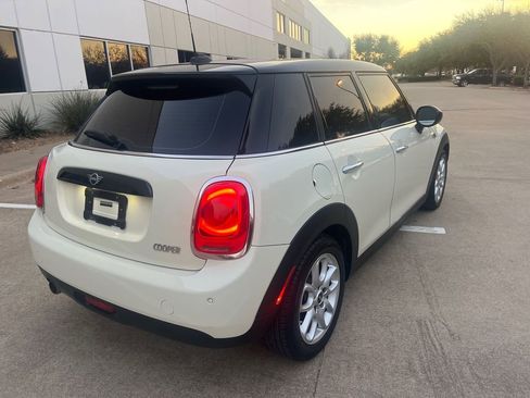 Used 2019 MINI Cooper 4-Door Hardtop image 9