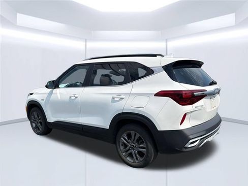 Used 2023 Kia Seltos S w/ Navigation Package AWD/4WD image 3