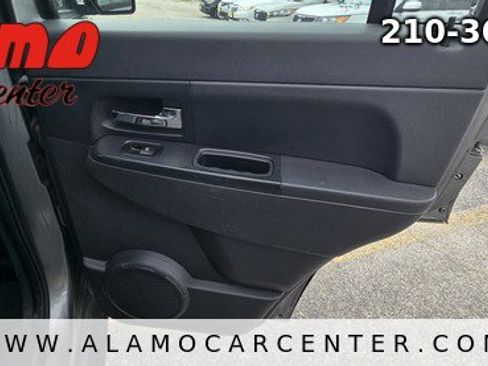 Used 2012 Jeep Liberty Sport image 25