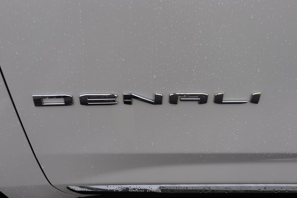 Used 2023 GMC Yukon XL Denali Ultimate AWD/4WD image 9