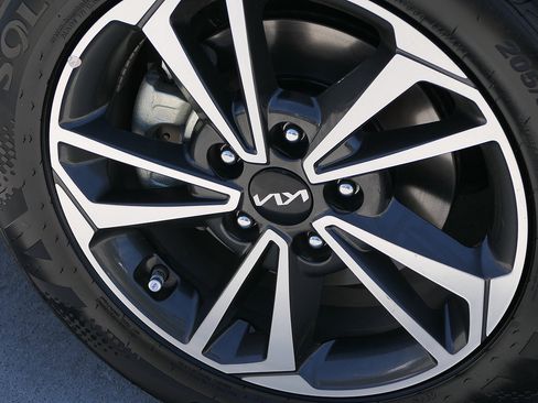Used 2024 Kia Forte LXS FWD image 11